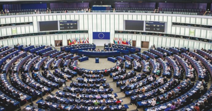 Parlamento Ue, il nuovo Segretario generale è Chiocchetti, l’ex “portaborse” di Dell’Utri