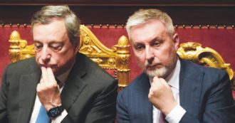 Copertina di Draghi chiama Zelensky: pronto il quinto invio di armi dall’Italia