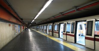 Copertina di Roma, metro A interrotta: trasporto pubblico in tilt. La rabbia degli utenti sui social