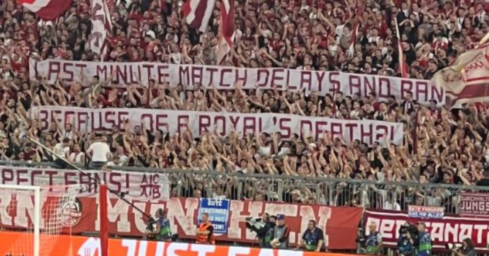 “Partita spostata per la morte della regina? Rispettate i tifosi”: duro striscione durante Bayern-Barcellona