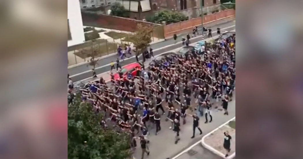 I tifosi della Dinamo Zagabria paralizzano mezza Milano: cori lungo le strade – Video
