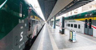 Copertina di Milano, 400 passeggeri bloccati a bordo di un convoglio Trenord: guasto alla linea elettrica