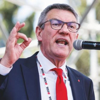 Copertina di Bollette, la mazzata in arrivo. Landini rompe il silenzio sul nuovo governo: il Fatto di domani 30 settembre