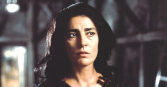 Copertina di Addio Papas, la bellezza greca   diventata  “Penelope” per Rosi