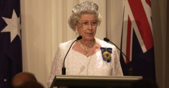 Copertina di La corona della Regina Elisabetta trafugata dai servizi segreti e quella con 1333 diamanti: tutti i restroscena della collezione di diademi della Sovrana