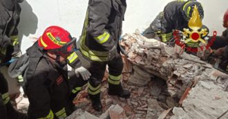 Copertina di Incidenti sul lavoro, a Taranto crolla il solaio di una palazzina e travolge due operai: uno è morto