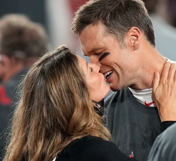 Gisele Bundchen e Tom Brady pronti al divorzio: “C’entra il sesso, lei non era soddisfatta della loro vita insieme”