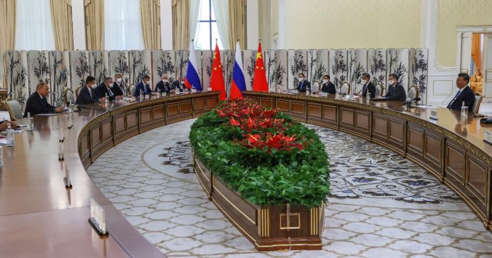 Putin e Xi Jinping si incontrano a Samarcanda: “Il mondo unipolare dell’Occidente è orribile”. Ma Pechino chiede rassicurazioni sull’Ucraina