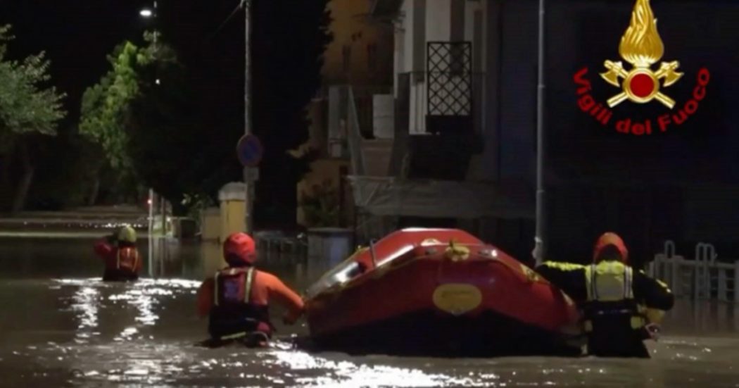 Alluvione nelle Marche, la telefonata disperata al 112: “Non ho più notizie di mia madre. La sua auto trascinata dall’acqua”