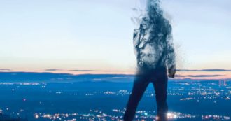 Copertina di Ad Atene imperversa il Covid: Markaris indaga su complottisti e ribelli novantenni