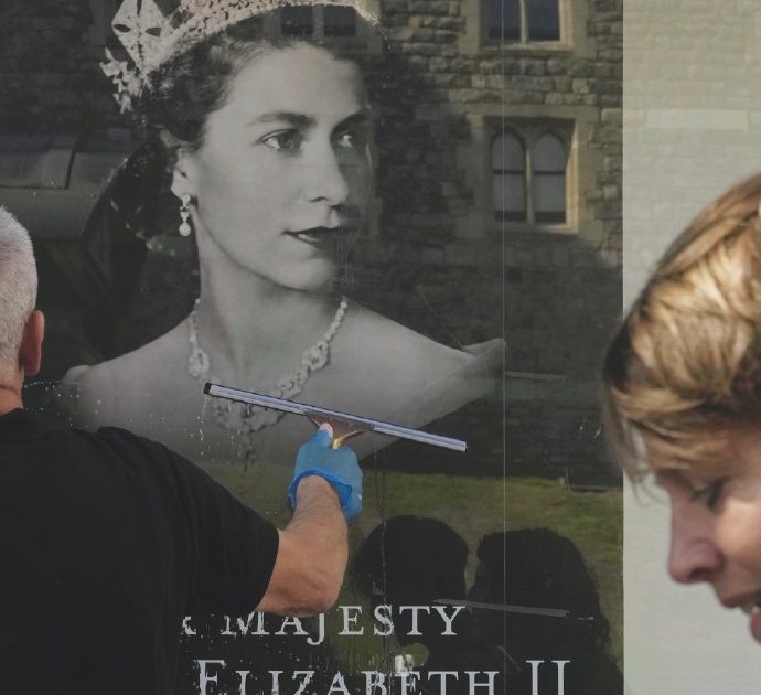Funerali Regina Elisabetta, la prima e l’ultima foto della sovrana