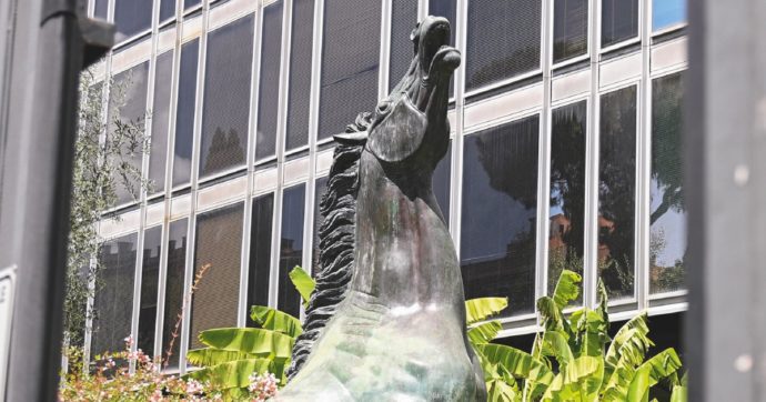 Rai: l’ora del salto della quaglia. Dalla Ferrari 30mila euro a FdI