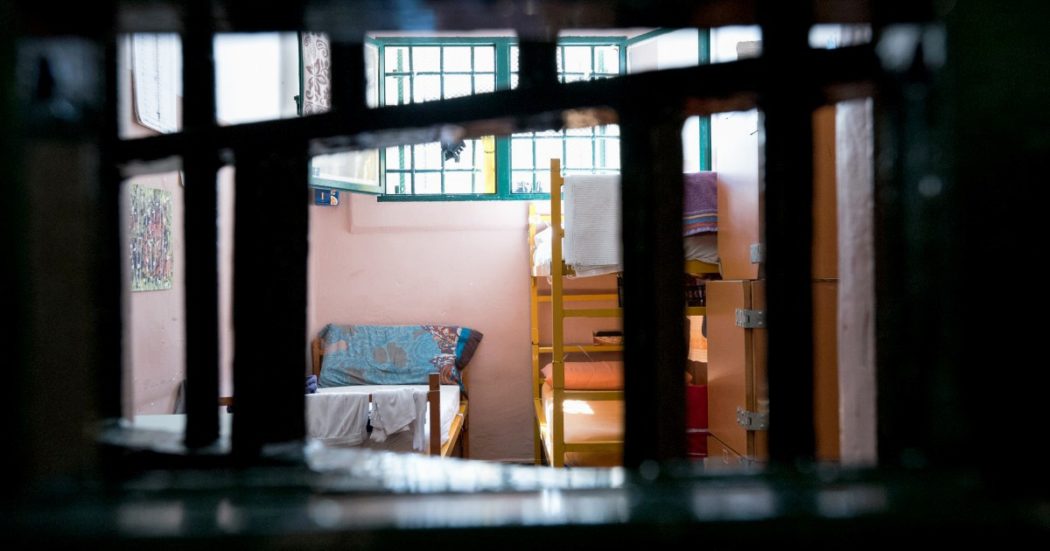 Giovane suicida in carcere a Torino: Meloni promette nuove strutture, ma è la soluzione?