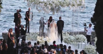 Copertina di Marcell Jacobs e Nicole Daza hanno detto sì, nozze “blindate” sul lago di Garda: lui arriva in motoscafo – Video