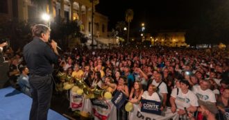 Sicilia, bagno di folla per Conte a Palermo: “La politica è un mondo al contrario. Se fai un intervento per i poveri ti fanno la guerra”