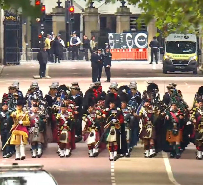 Regina Elisabetta, la diretta tv dei funerali: i capi di Stato arrivano a Westminster Hall
