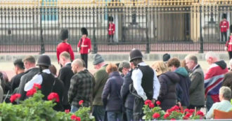 Copertina di Regina Elisabetta, uno squillo di tromba e due minuti di silenzio chiudono il funerale di Stato – Video
