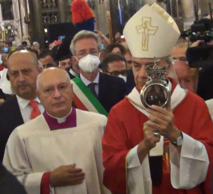A Napoli si ripete il miracolo di San Gennaro, in Duomo esplode la gioia: alla celebrazione Di Maio, De Luca e Manfredi – Video