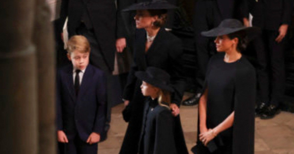 Funerale Regina Elisabetta, la tenerezza delle lacrime della piccola Charlotte – LA FOTO