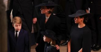 Copertina di Funerali della regina Elisabetta, il dress code e gli errori nei look: Kate con le perle amate dalla sovrana, Meghan non porta la veletta