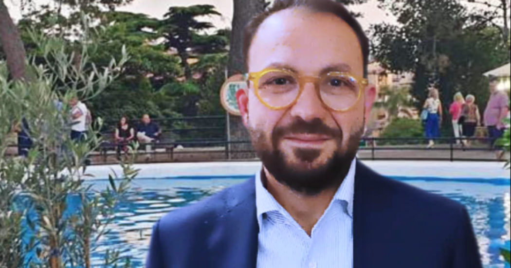 Fdi, l’audio del candidato sospeso per i post pro-Hitler: “Abbiamo dovuto prendere le distanze ma tranquilli, sospensione vale solo per 2-3 giorni”. Poi si dimette dal partito