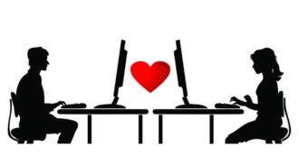 Copertina di Strani casi di innamoramento: con i social network nascono amori finora inusuali