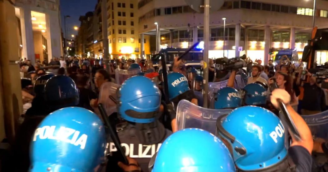 Comizio di Giorgia Meloni a Palermo, polizia blocca un gruppo di contestatori: tensione e tafferugli – video