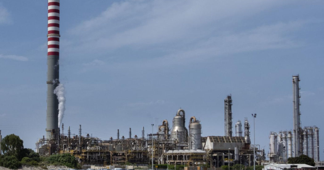 Financial Times: “Fondo Usa interessato alla raffineria siciliana di Priolo della russa Lukoil”