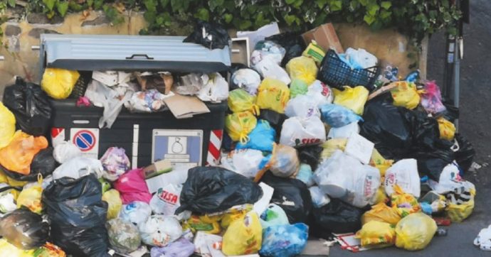 Campania, in 40 anni precipitata l’aspettativa di vita: la colpa è dello smaltimento rifiuti speciali