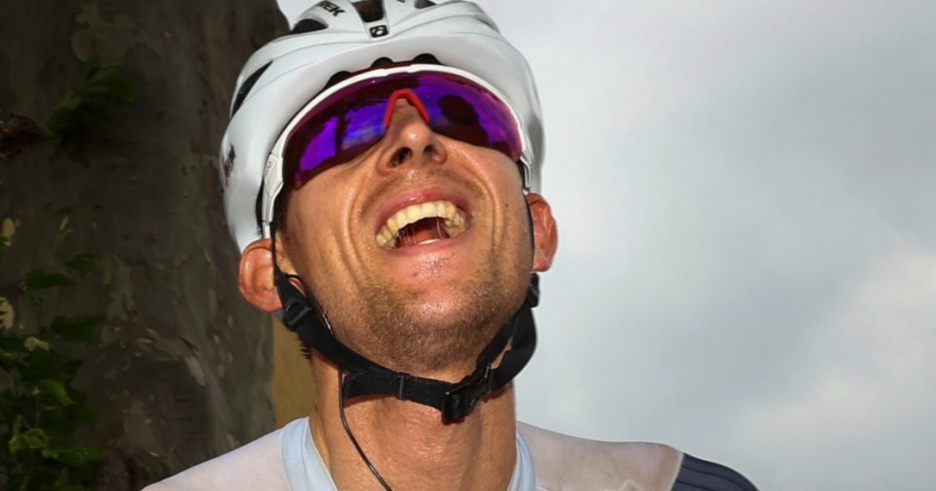 Mondiali di ciclismo, Bauke Mollema attaccato da un gabbiano: sulla tuta ha disegnato un pesce
