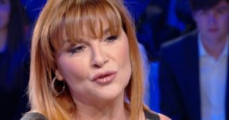 Copertina di Grande Fratello Vip, Patrizia Rossetti in topless senza censura della regia