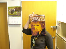 Copertina di David Bowie torna nelle sale con Moonage Daydream: un doc zeppo di musica e immagini inedite