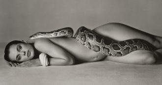 Copertina di Mostra Richard Avedon, a Palazzo Reale il segreto del fotografo che ha fatto spogliare top model e ha catturato l’anima di Marilyn Monroe e Truman Capote
