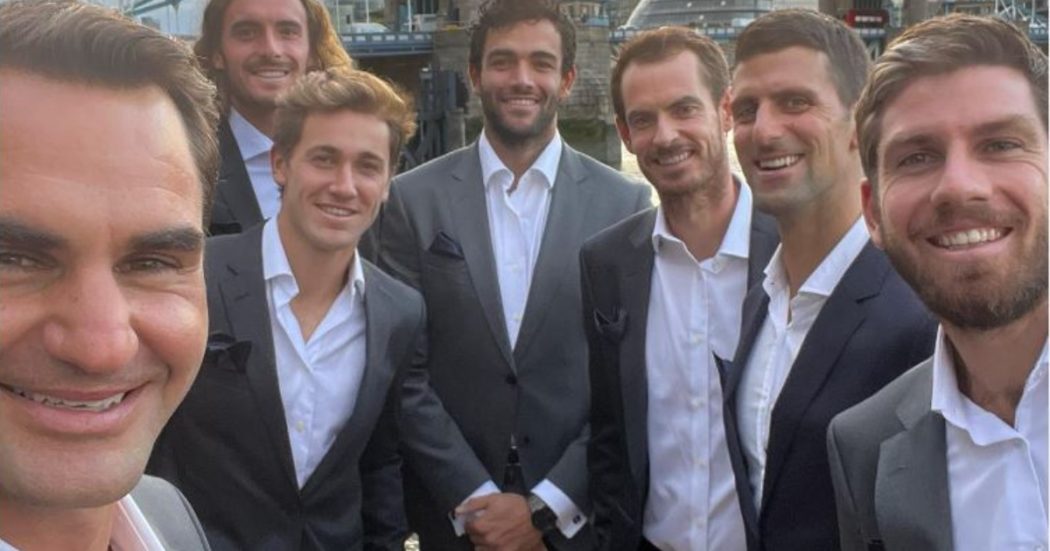 Matteo Berrettini e il dietro le quinte del selfie con Roger Federer a Londra
