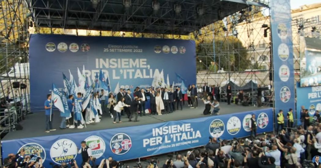 Elezioni, il centrodestra chiude la campagna elettorale con Berlusconi, Meloni e Salvini: la diretta da Piazza del Popolo