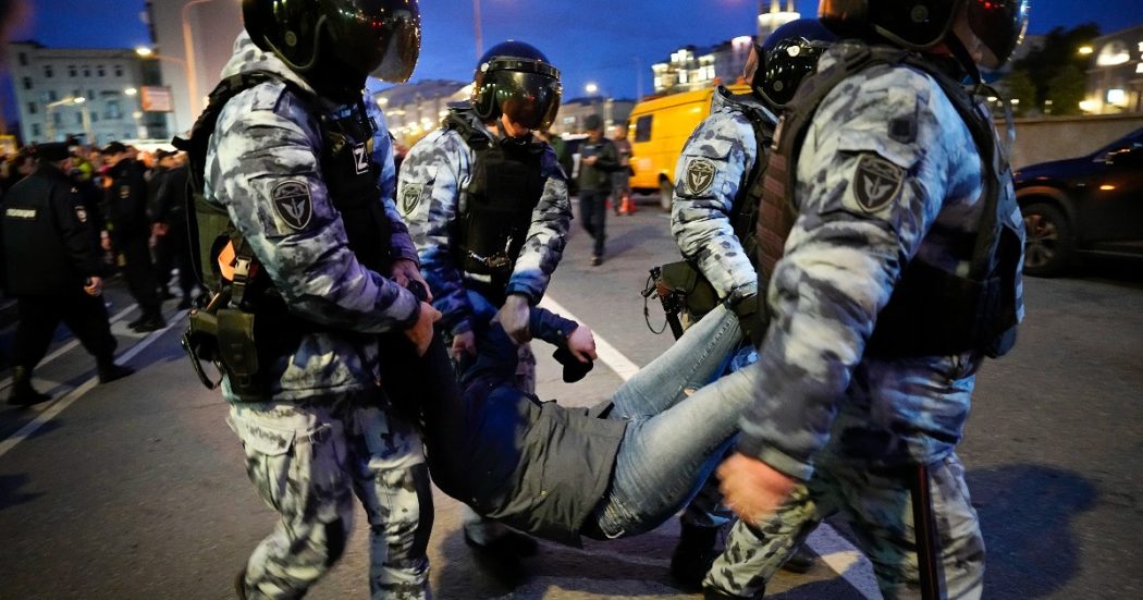 Medvedev minaccia Kiev: “Pronti a usare l’atomica”. Cina: “No escalation. Non staremo a guardare, sosteniamo l’Ue nella mediazione”