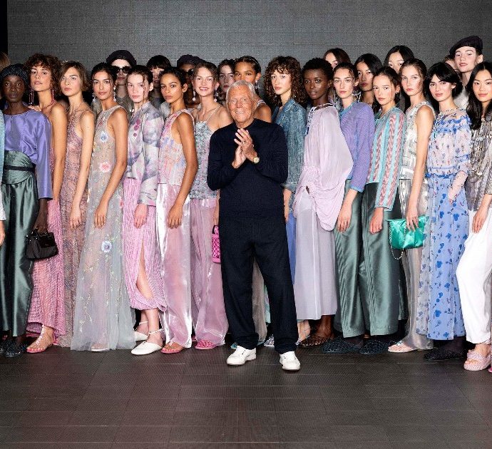 Milano Fashion Week, Emporio Armani ci regala la magia di un viaggio. Giorgio Armani: “Porto la vacanza in città” – FOTO