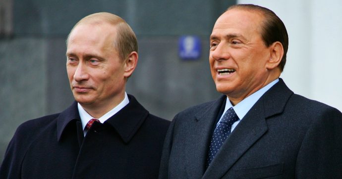 Berlusconi sull’Ucraina: “Putin voleva sostituire Zelensky con un governo di persone perbene. Doveva fermarsi all’assedio di Kiev”