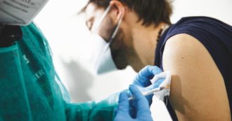 Copertina di Pressioni per la quarta dose agli under 60. Per ora la Salute dice: “Solo su richiesta”