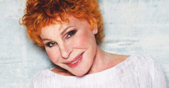 Copertina di Sanremo 2023, Ornella Vanoni ospite della finale. Amadeus le chiede di cantare “L’appuntamento”. Lei replica: “Qualcosa di più attuale no?”
