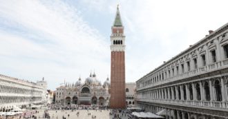 Copertina di Venezia sotto la lente dell’Unesco, dossier M5s: “I progetti di Comune e Regione una grande speculazione, si punta solo sul turismo”