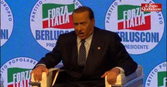 Copertina di Elezioni, Berlusconi show a Milano tra imitazioni e battute: “Salvini e Meloni? Leali”. Dubbi tra i militanti: “Speriamo di tenerli sotto controllo”