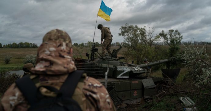 Pacifisti o militaristi? La ricerca: così la guerra in Ucraina ha frammentato l’opinione pubblica dei paesi europei