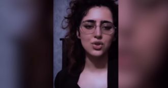 Copertina di Proteste in Iran, una ragazza canta ‘Bella ciao’ in onore di Mahsa Amini: il video fa il giro del mondo