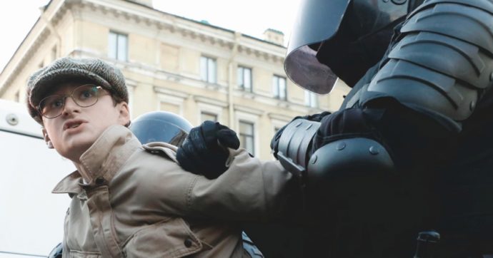 Parolin: “La minaccia nucleare è ripugnante, parliamo di pace”