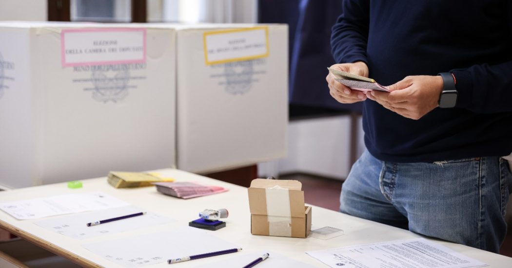 Elezioni, diretta – Affluenza ore 23 (dato parziale) al 64%, quasi 10 punti in meno rispetto al 2018: è nuovo record negativo