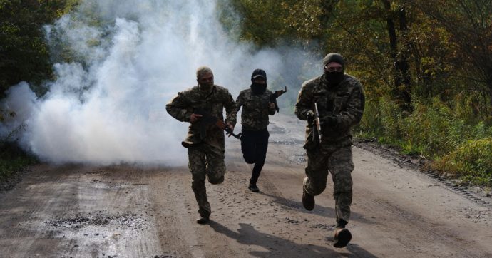 Ucraina, la diretta – Putin: “Il rischio di un conflitto mondiale rimane molto alto”. Cremlino: “Truppe Usa in Romania sono un pericolo per la Russia”