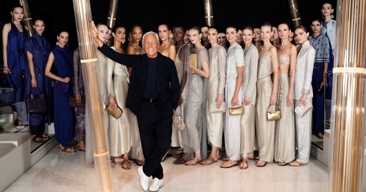 Milano Fashion Week, Giorgio Armani e la perfezione dell’oro: “Mi trovo ad affrontare uno scontro violento con visioni di moda diverse dalla mia”