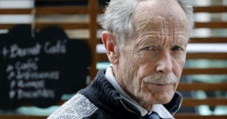 Copertina di Erri De Luca: “Elezioni in ritardo sul mondo, giovani e ambiente ignorati”