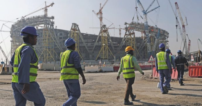 I Mondiali in Qatar sulla pelle degli immigrati sfruttati